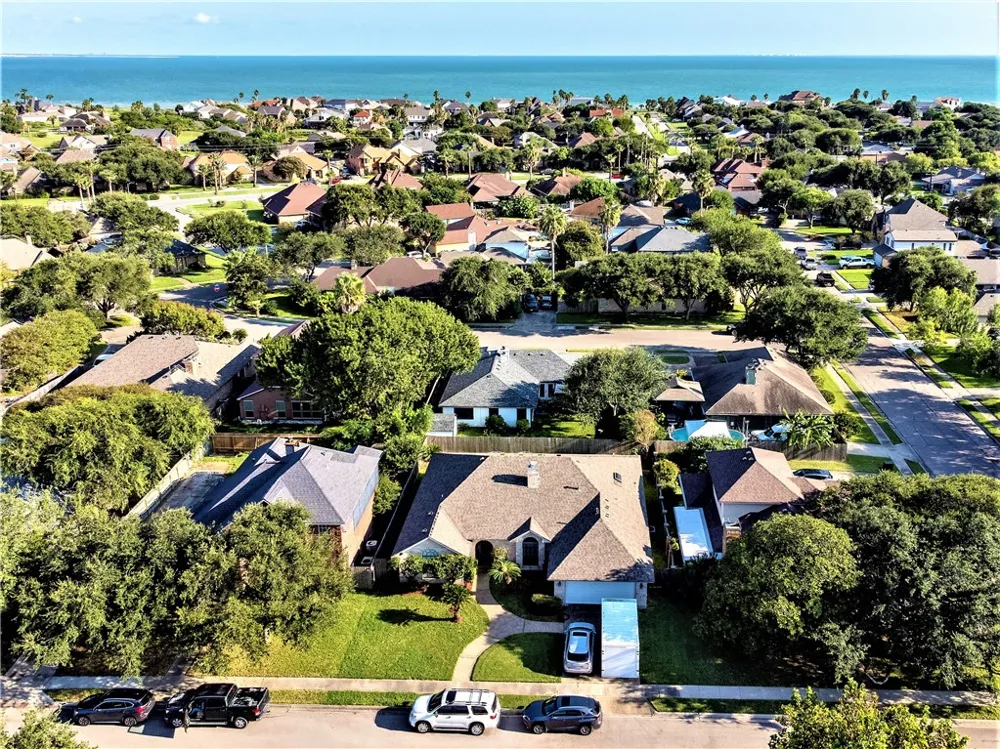 308 Sea Gate Drive Portland, TX 78374