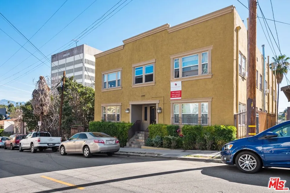 1044 BONNIE BRAE STREET #209 Los Angeles, CA 90026