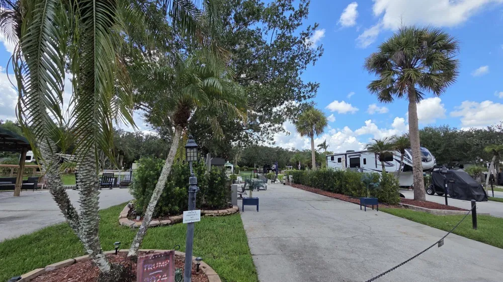 579 WATERWAY DRIVE River Ranch, FL 33867