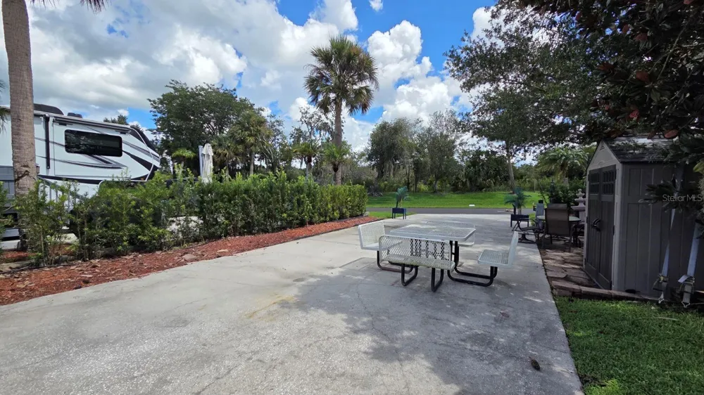 579 WATERWAY DRIVE River Ranch, FL 33867