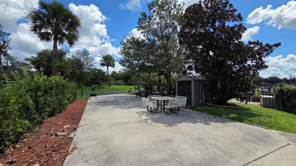 579 WATERWAY DRIVE River Ranch, FL 33867