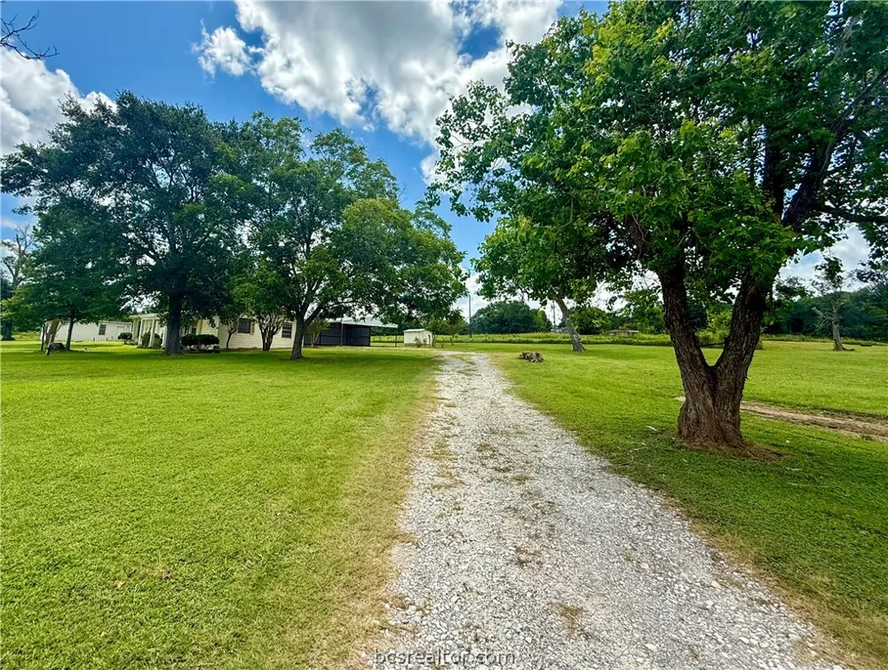 2433 County Road 409 Navasota, TX 77868