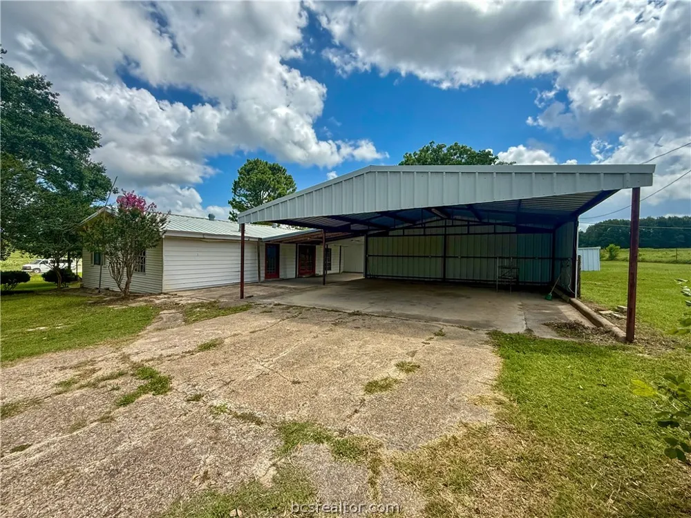 2433 County Road 409 Navasota, TX 77868