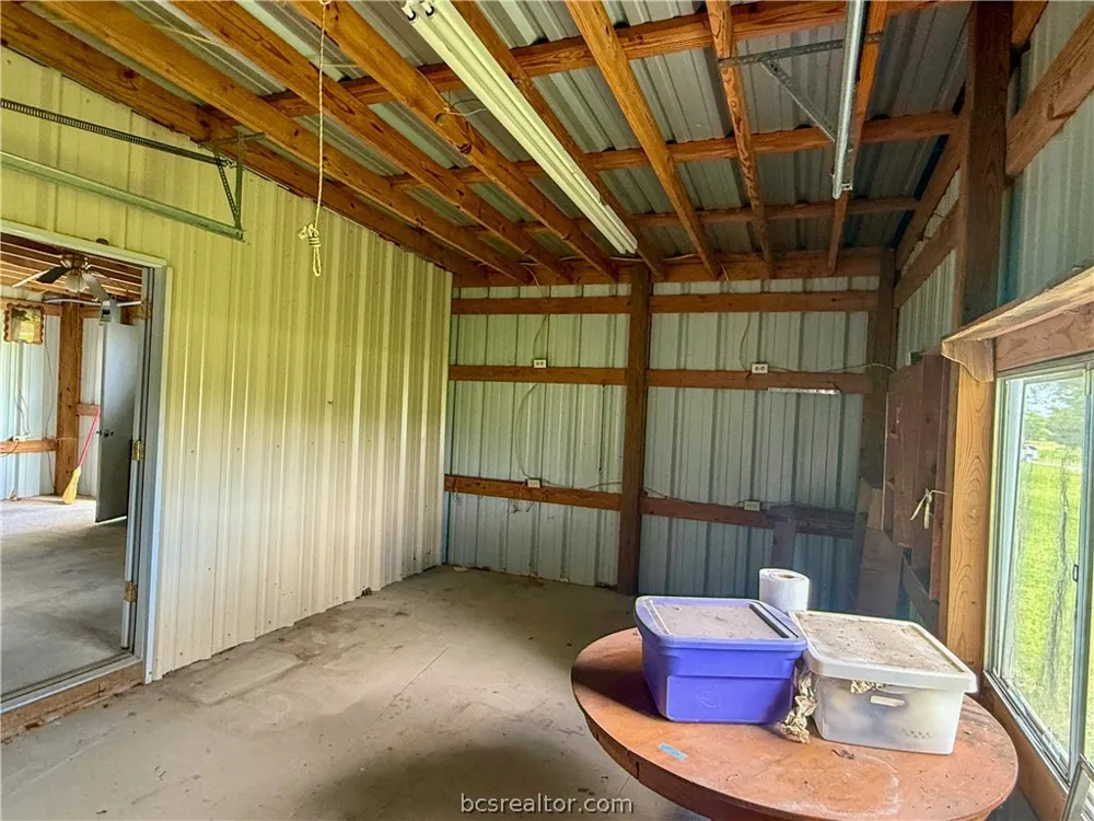 2433 County Road 409 Navasota, TX 77868