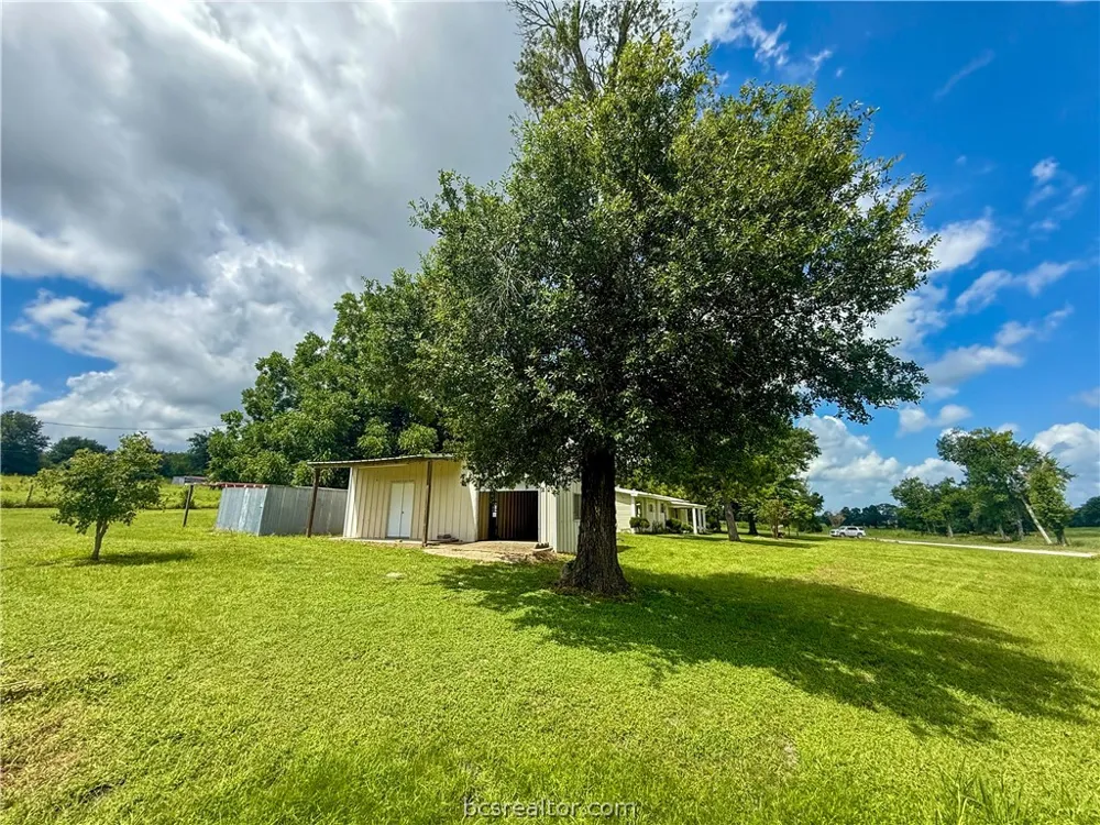2433 County Road 409 Navasota, TX 77868