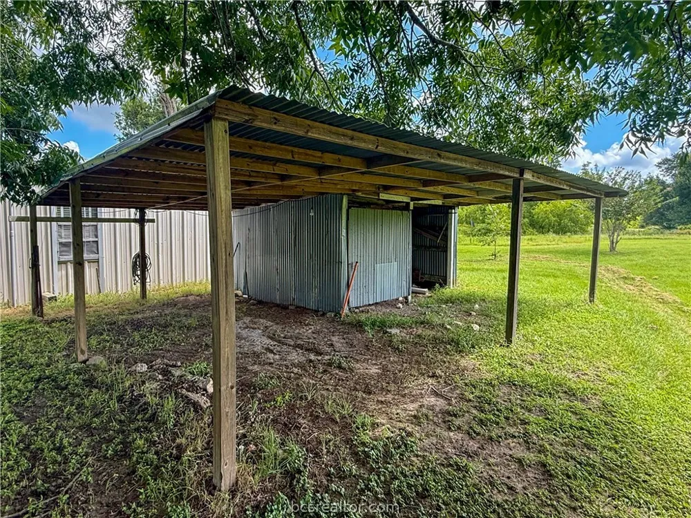 2433 County Road 409 Navasota, TX 77868