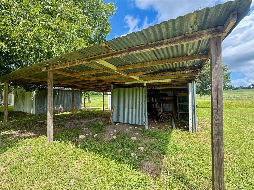 2433 County Road 409 Navasota, TX 77868