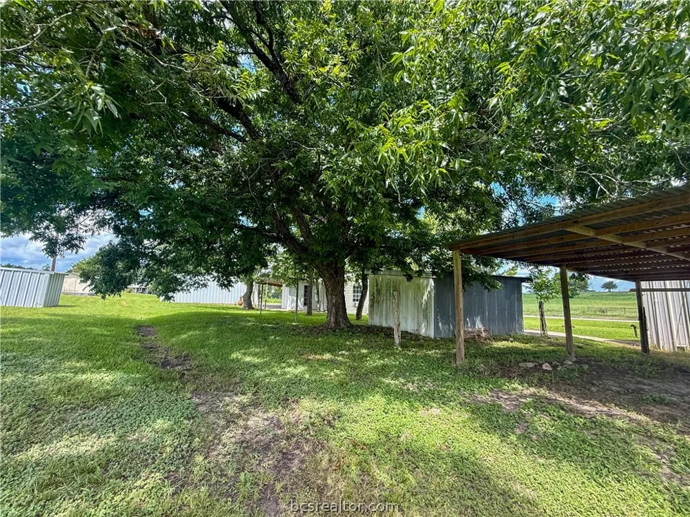 2433 County Road 409 Navasota, TX 77868