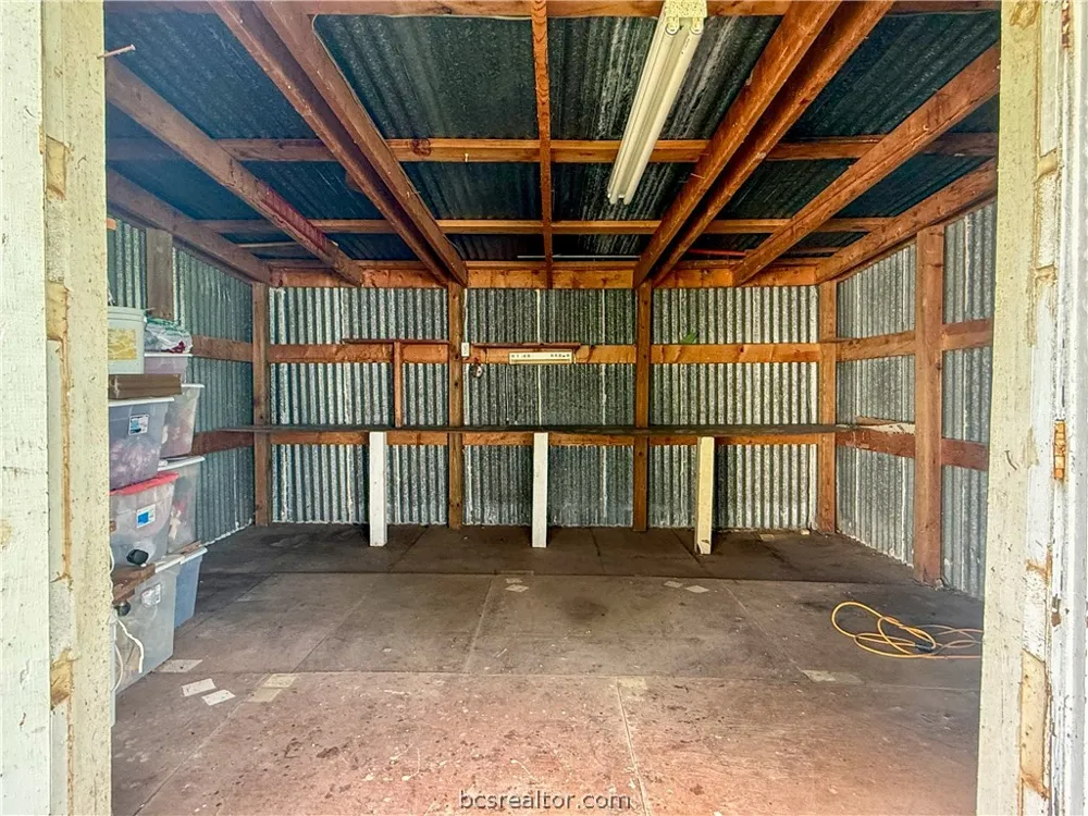 2433 County Road 409 Navasota, TX 77868
