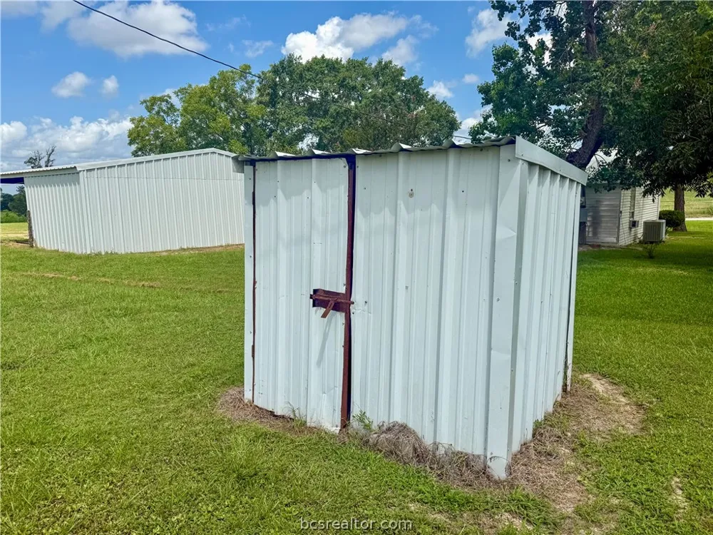 2433 County Road 409 Navasota, TX 77868