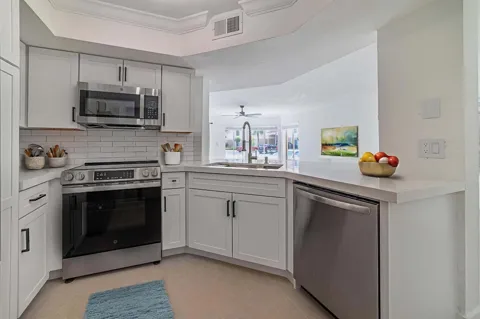 815 W Boynton Beach Boulevard #12-106