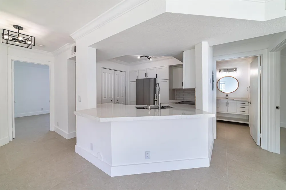 815 W Boynton Beach Boulevard #12-106 Boynton Beach, FL 33426