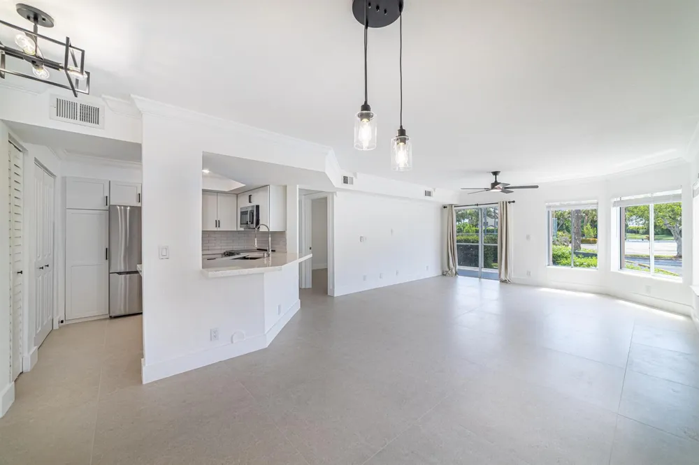 815 W Boynton Beach Boulevard #12-106 Boynton Beach, FL 33426