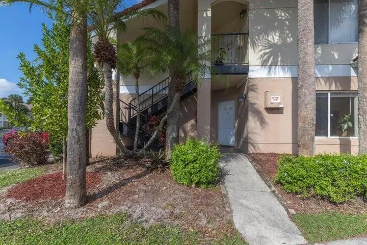 815 W Boynton Beach Boulevard #12-106 Boynton Beach, FL 33426