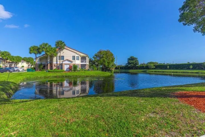 815 W Boynton Beach Boulevard #12-106 Boynton Beach, FL 33426