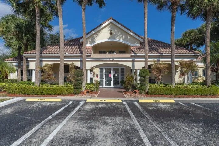 815 W Boynton Beach Boulevard #12-106 Boynton Beach, FL 33426