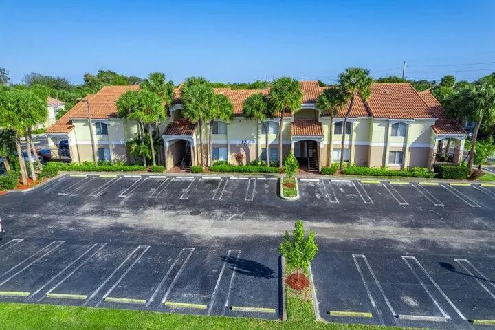 815 W Boynton Beach Boulevard #12-106 Boynton Beach, FL 33426
