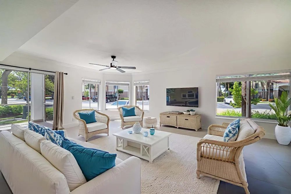 815 W Boynton Beach Boulevard #12-106 Boynton Beach, FL 33426