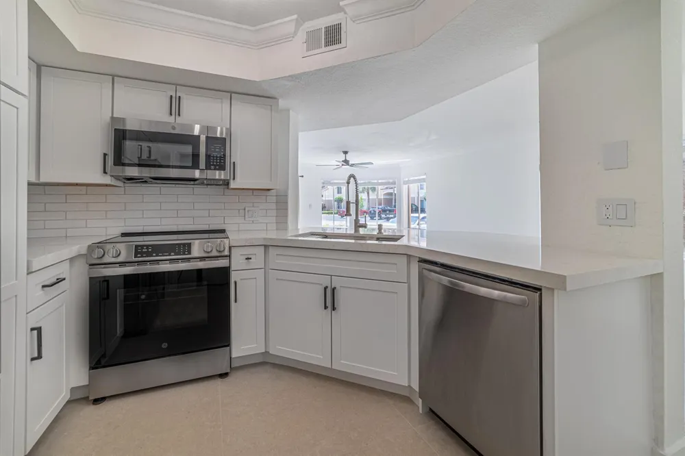 815 W Boynton Beach Boulevard #12-106 Boynton Beach, FL 33426