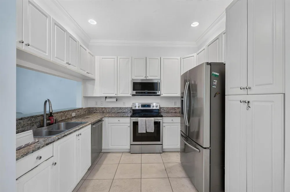 3355 Lakeside Drive Davie, FL 33328