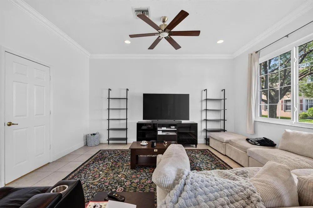 3355 Lakeside Drive Davie, FL 33328