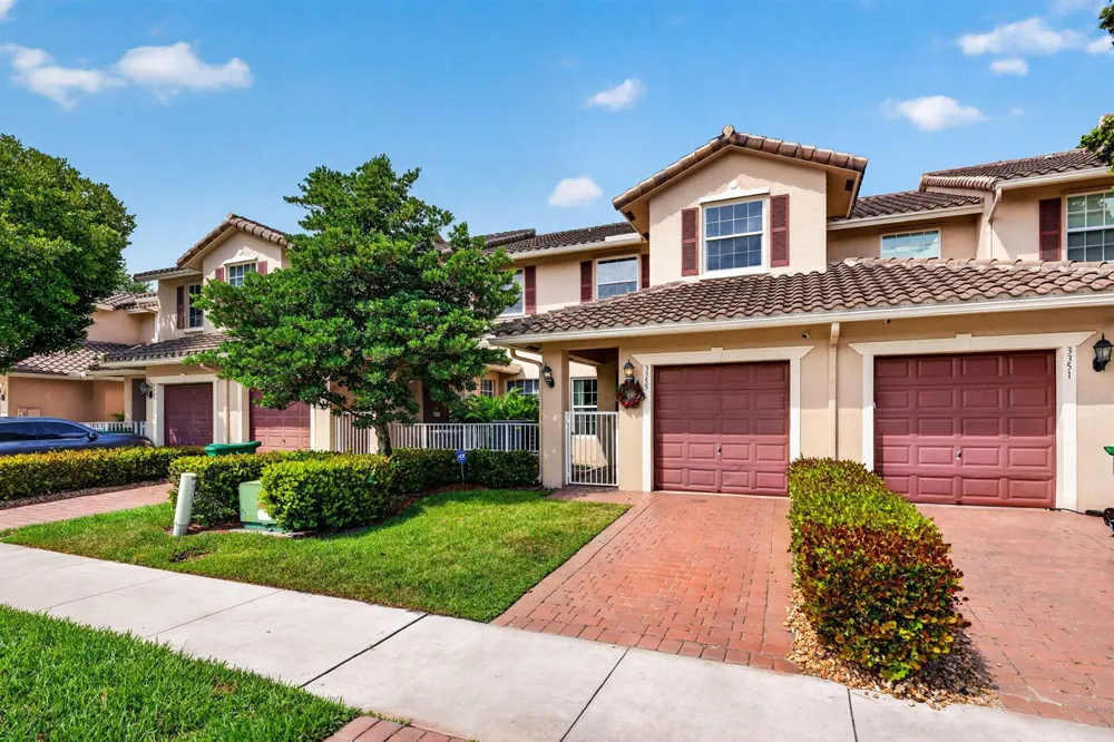 3355 Lakeside Drive Davie, FL 33328