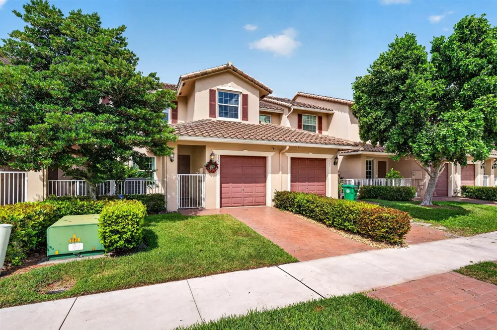 3355 Lakeside Drive Davie, FL 33328