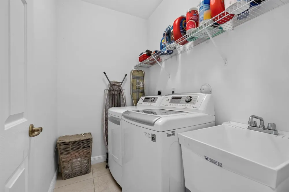 3355 Lakeside Drive Davie, FL 33328