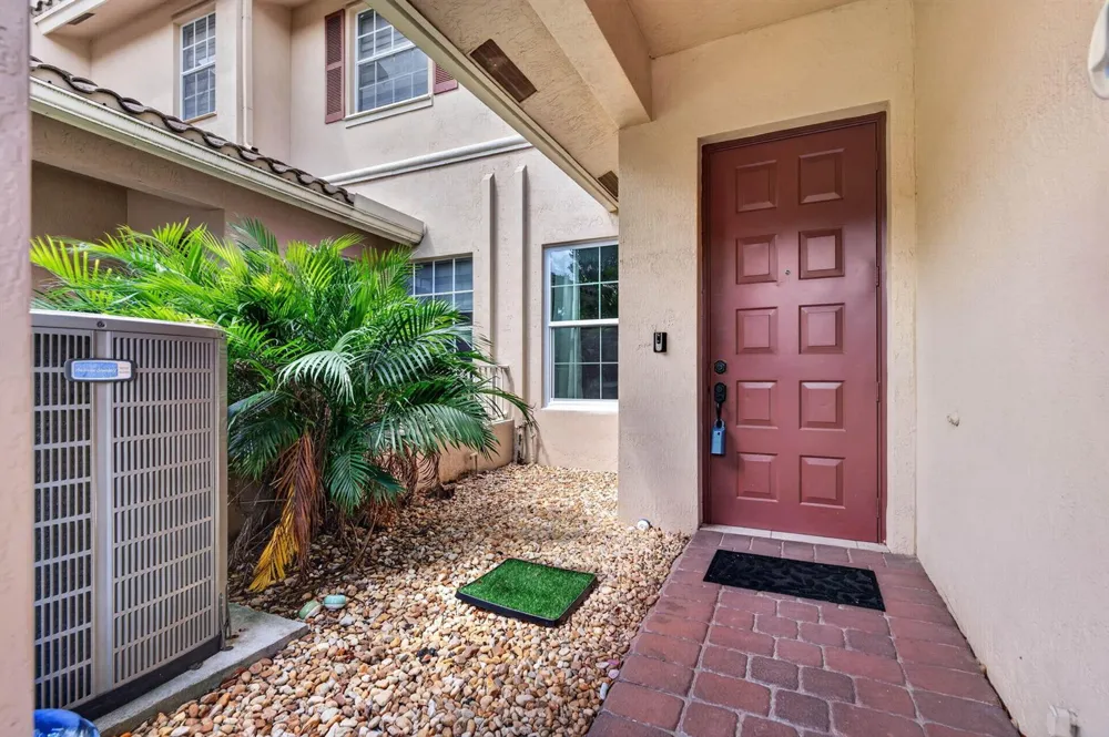 3355 Lakeside Drive Davie, FL 33328