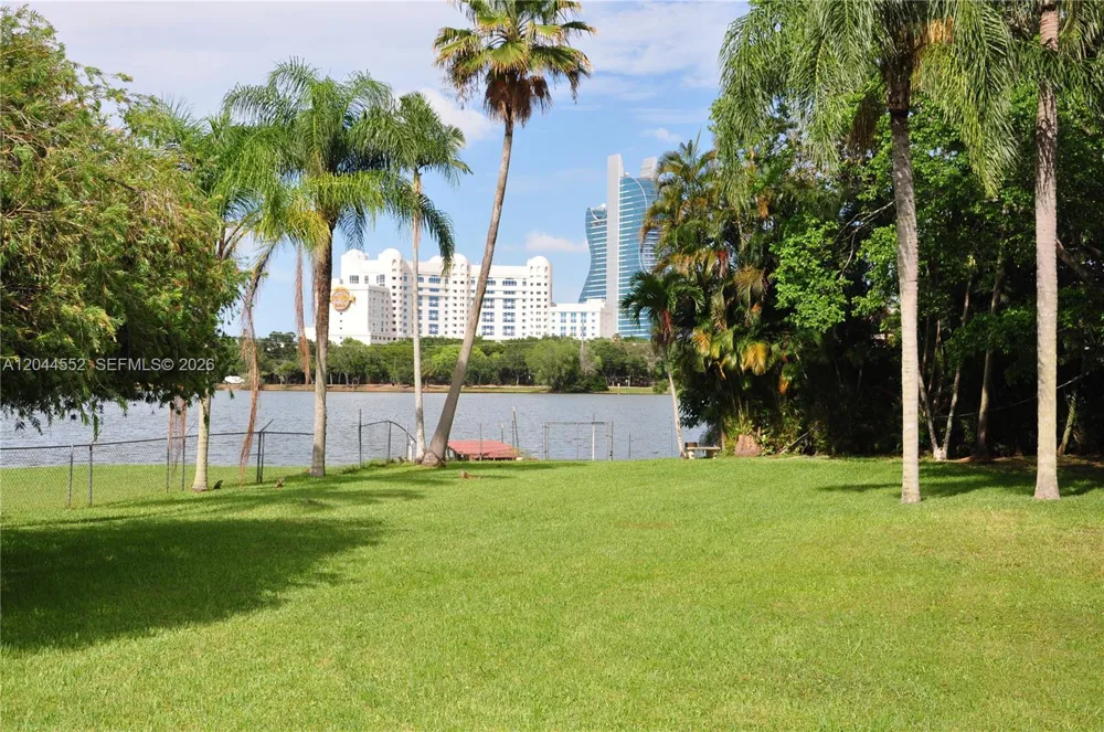 5630 SW 55th Ave Davie, FL 33314