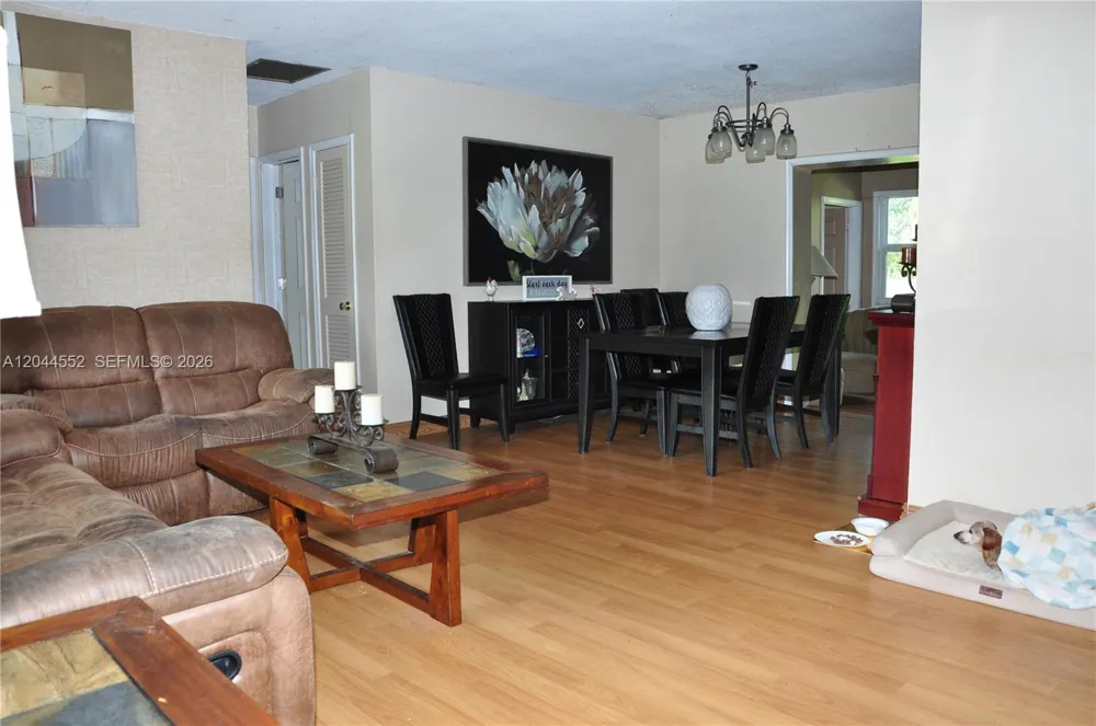 5630 SW 55th Ave Davie, FL 33314