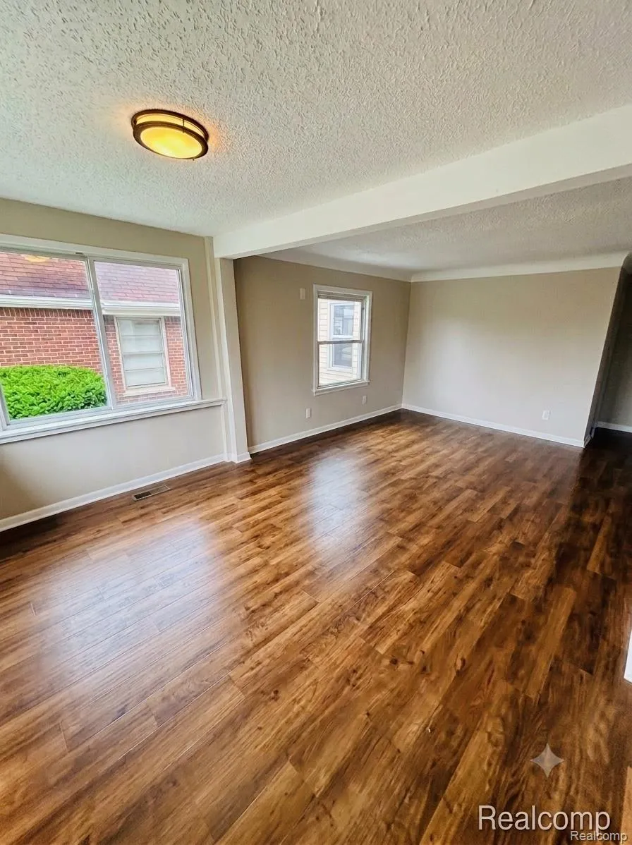 557 WHITE AVENUE Lincoln Park City, MI 48146