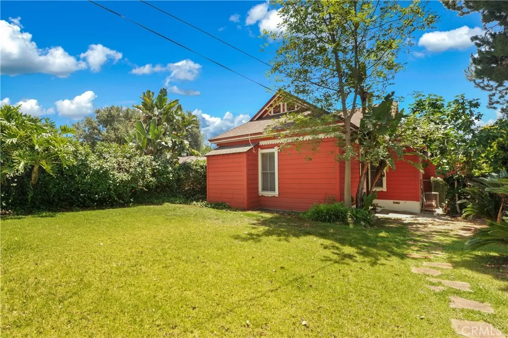 703 Manzanita Sierra Madre, CA 91024