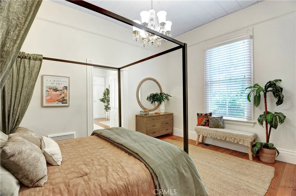 703 Manzanita Sierra Madre, CA 91024