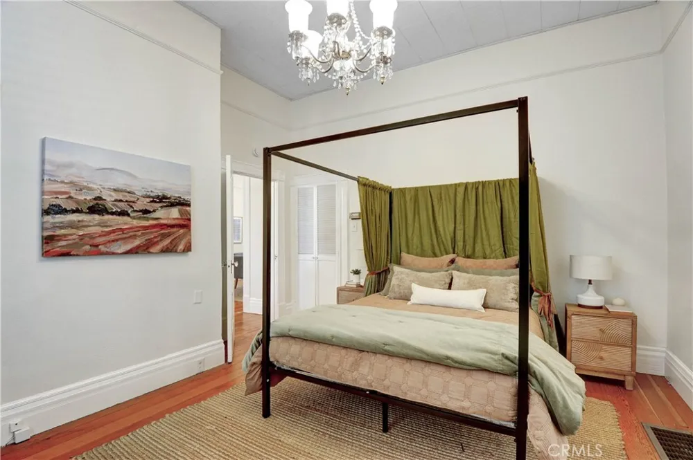 703 Manzanita Sierra Madre, CA 91024