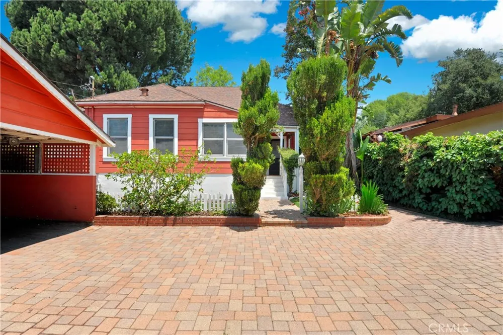 703 Manzanita Sierra Madre, CA 91024