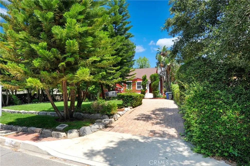 703 Manzanita Sierra Madre, CA 91024
