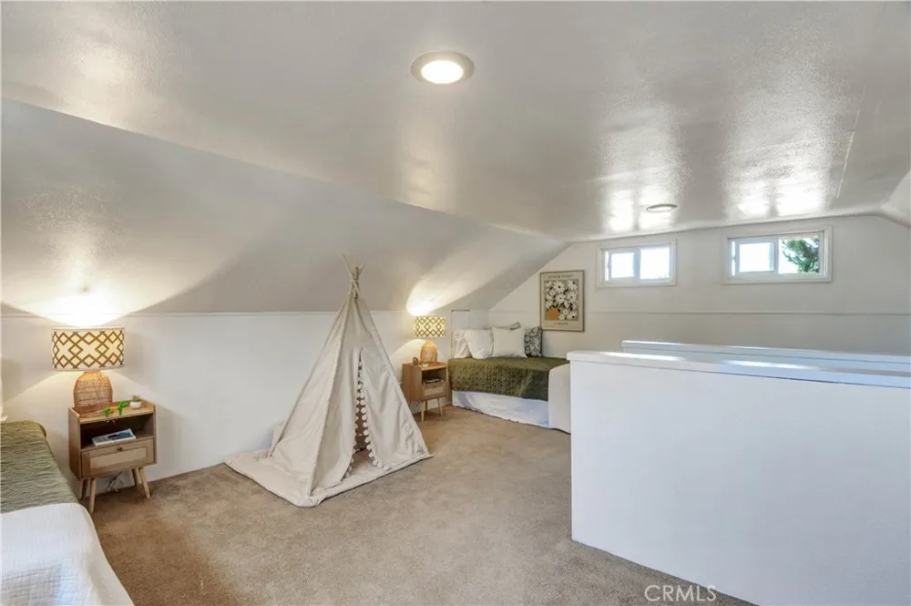 703 Manzanita Sierra Madre, CA 91024