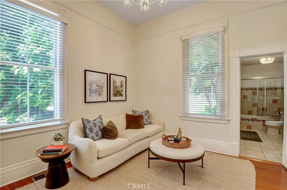703 Manzanita Sierra Madre, CA 91024