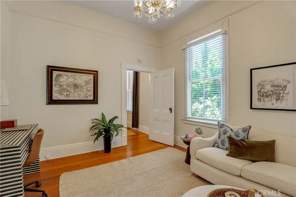 703 Manzanita Sierra Madre, CA 91024