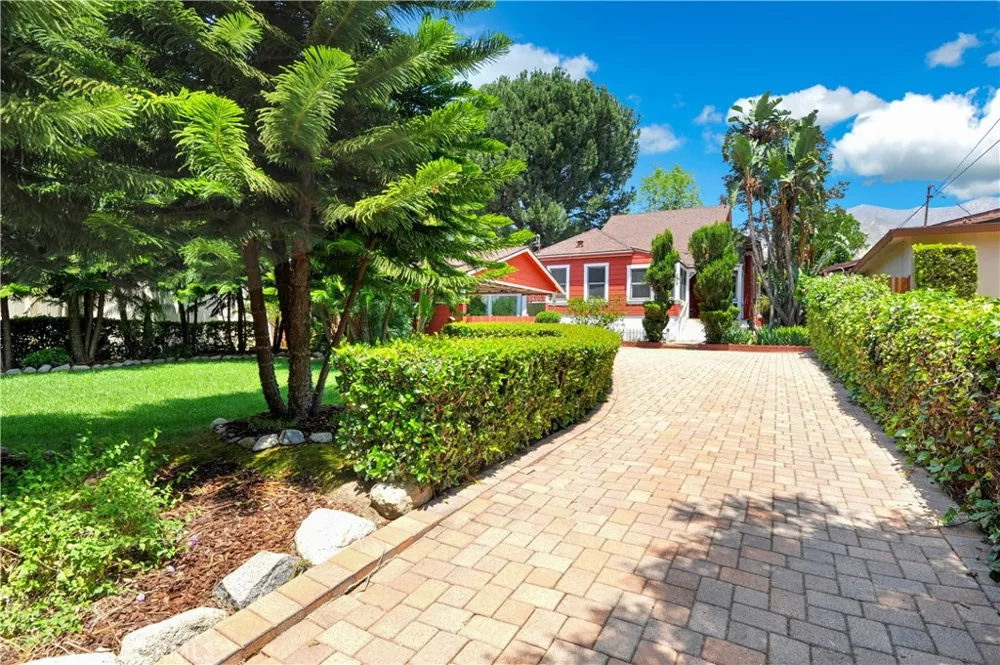 703 Manzanita Sierra Madre, CA 91024