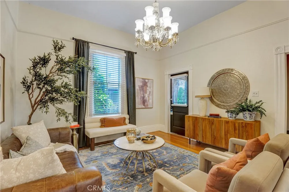703 Manzanita Sierra Madre, CA 91024