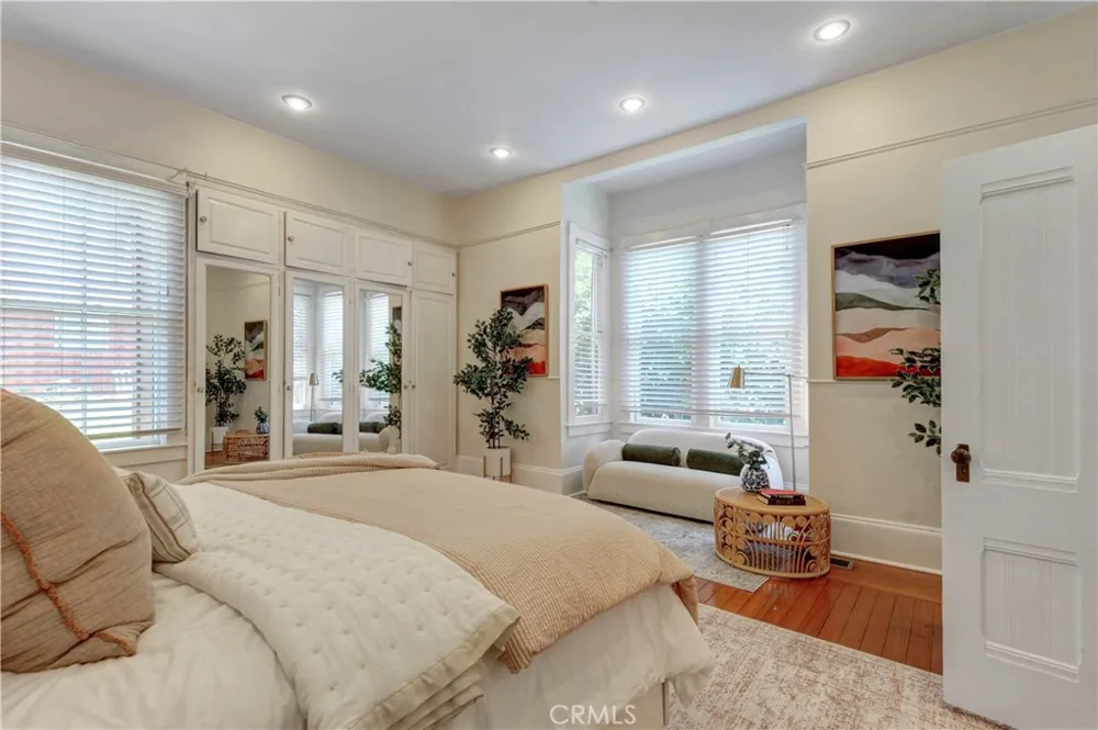 703 Manzanita Sierra Madre, CA 91024