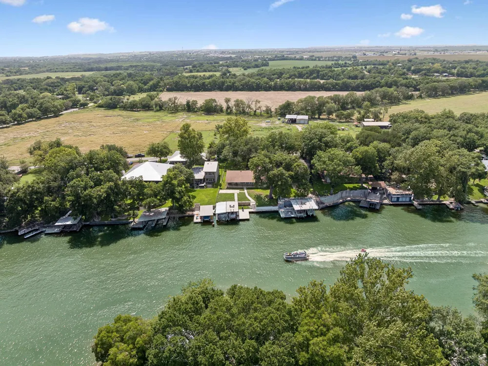 611 Lake Placid Drive Seguin, TX 78155