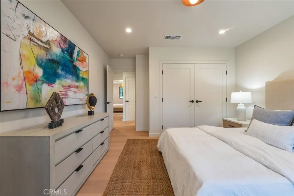 8960 Oak Park Avenue Sherwood Forest, CA 91325