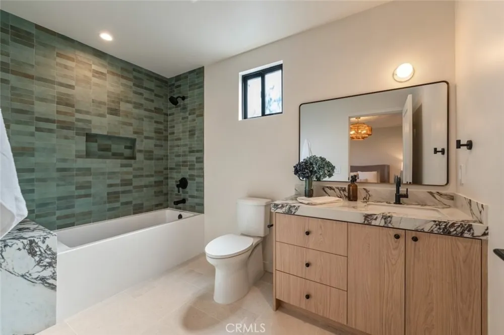 8960 Oak Park Avenue Sherwood Forest, CA 91325