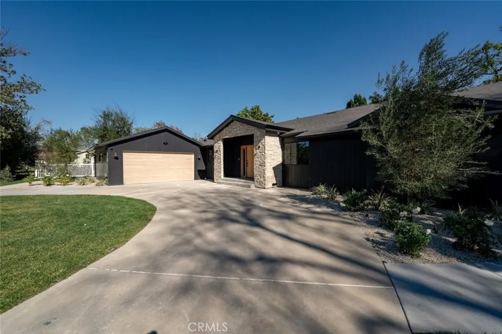 8960 Oak Park Avenue Sherwood Forest, CA 91325