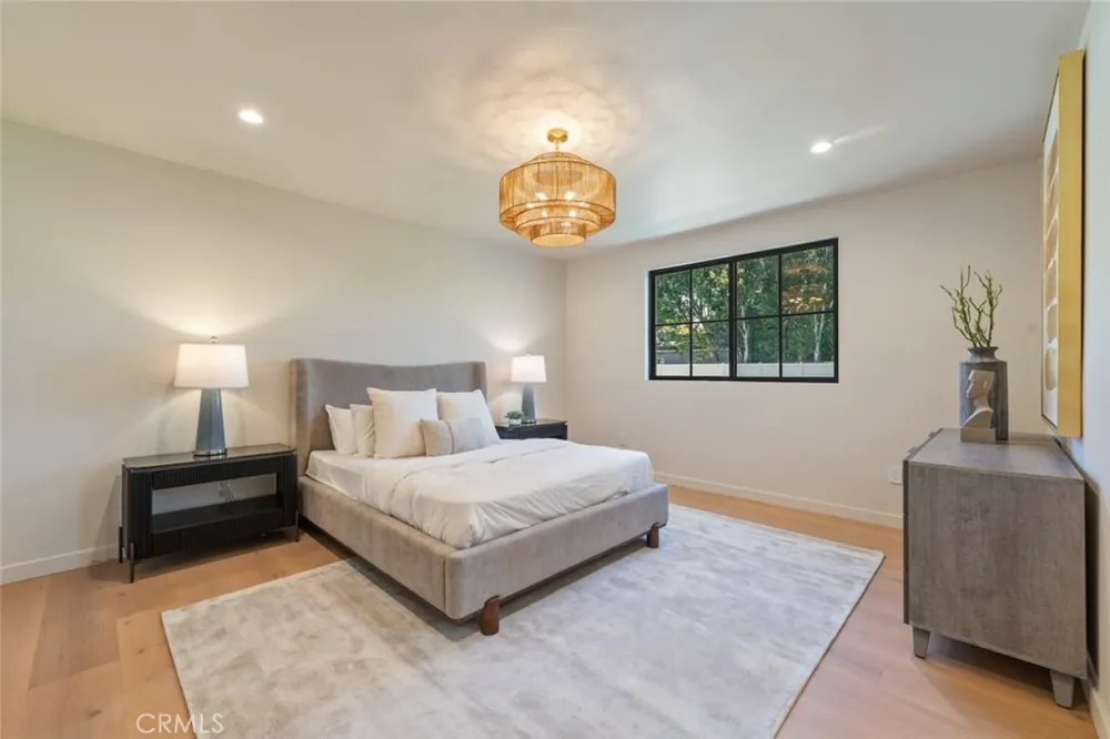 8960 Oak Park Avenue Sherwood Forest, CA 91325