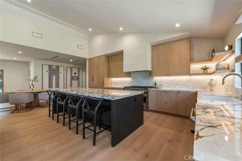 8960 Oak Park Avenue Sherwood Forest, CA 91325