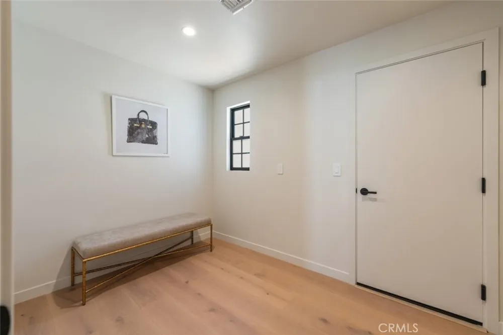 8960 Oak Park Avenue Sherwood Forest, CA 91325